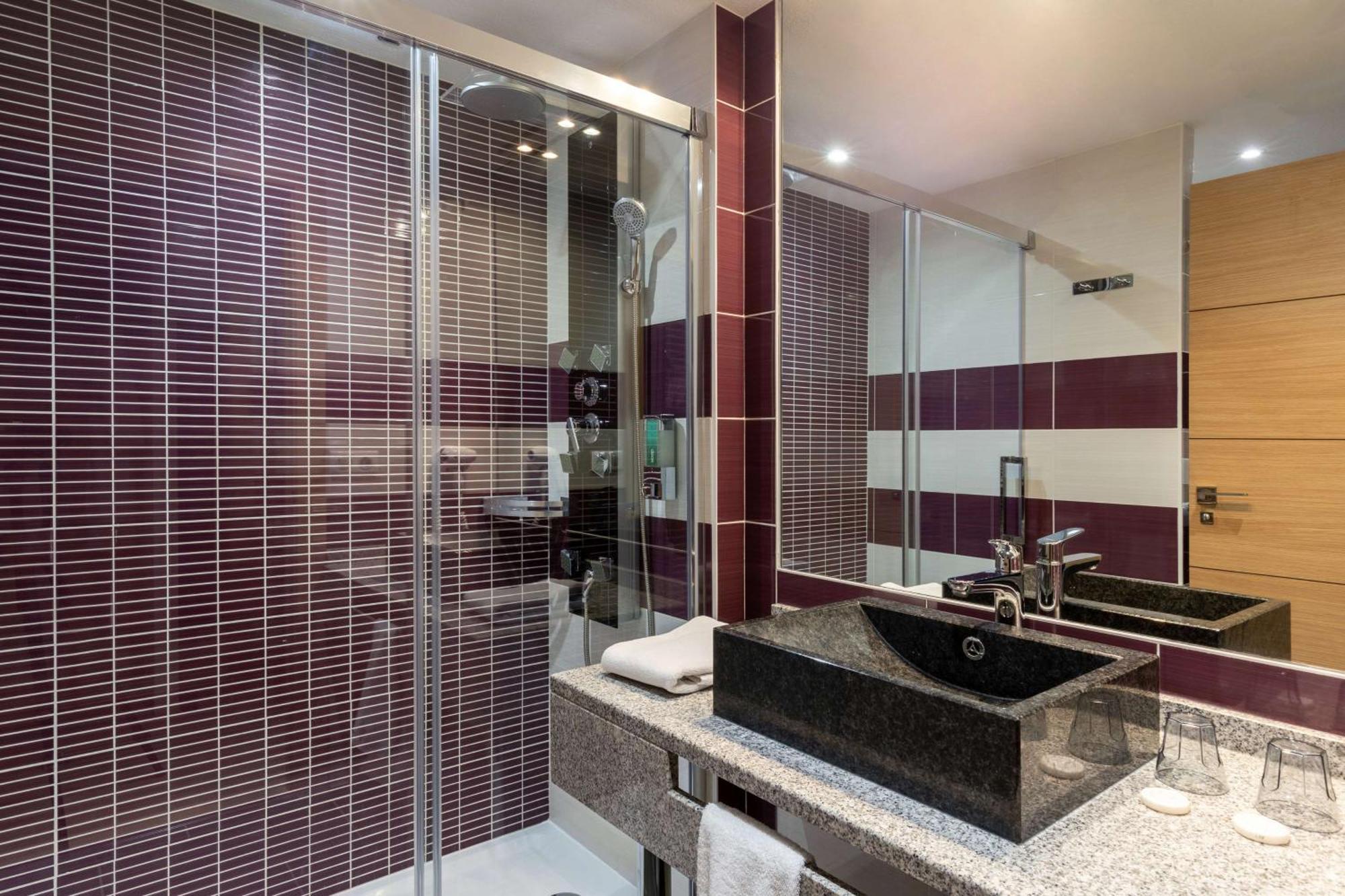 Best Western Hotel & Spa Pau Lescar Aeroport Eksteriør bilde